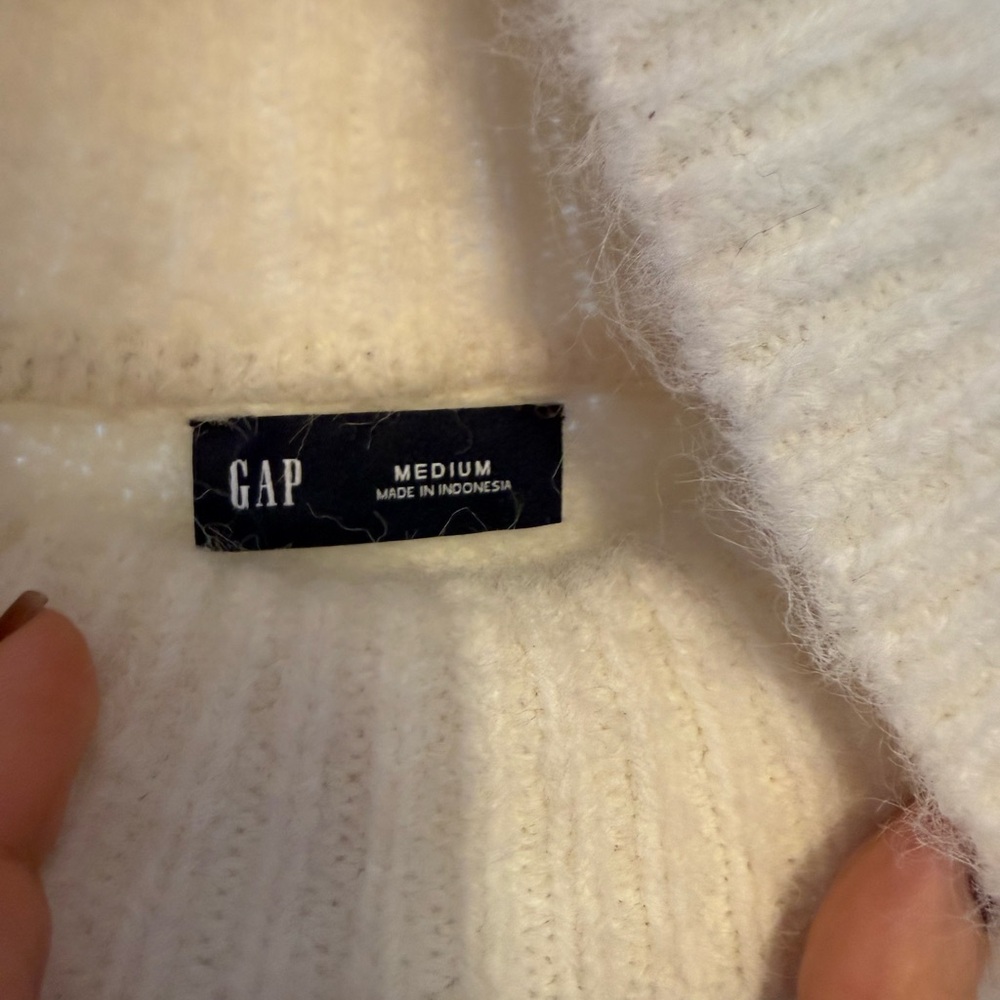 Gap Women’s Fuzzy Oversized Slouchy Turtleneck Sweater Cream Size Medium NWOT - Picture 3 of 6